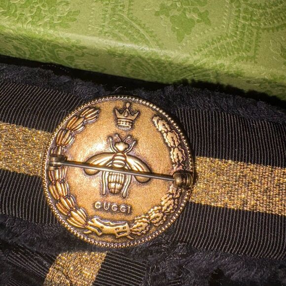 Brand new with box & bag Gucci Grosgrain Bow Brooch Pin with Pearls &Crystals - Picture 7 of 8